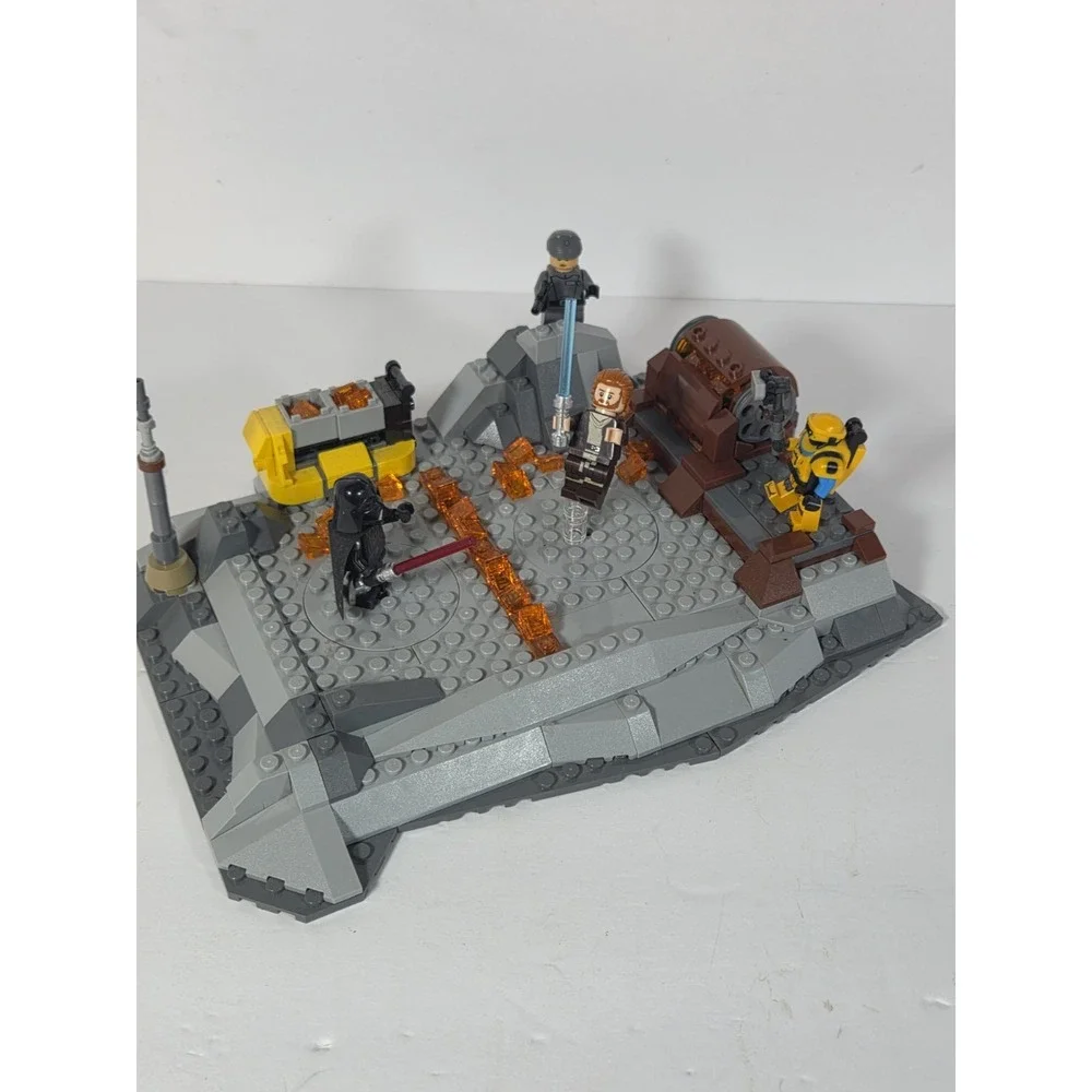 LEGO Star Wars: Obi-Wan Kenobi vs. Darth Vader (75334) Please Read